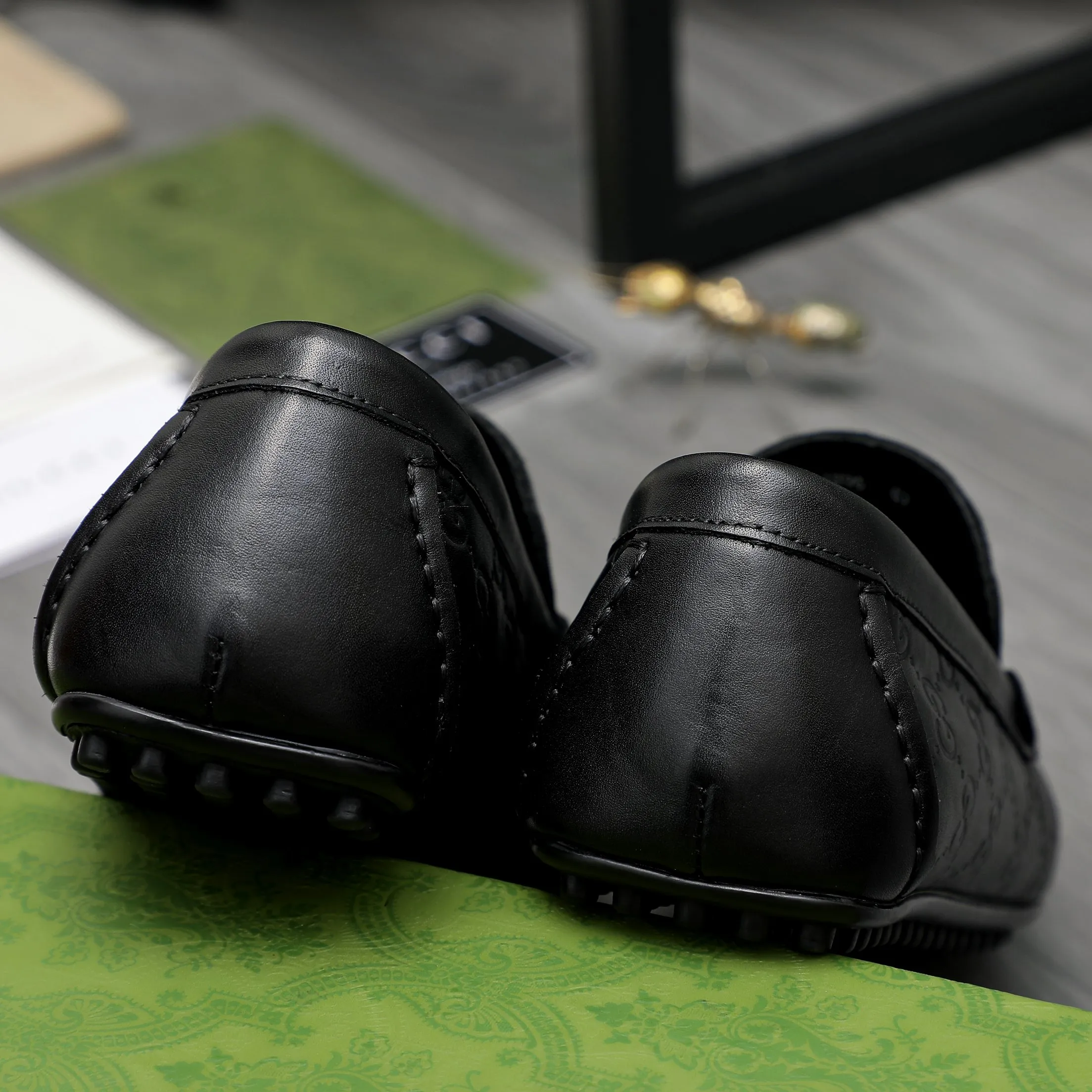 Men's shoes 💰380 Product trademark: GUCCI "Gucci" casual slip-on beanie shoes Regular size: 38-45 (45 is custom-made and non-returnable) Product materials: Selected high-quality embossed cowhide upper, pigskin lining, beanie outsole